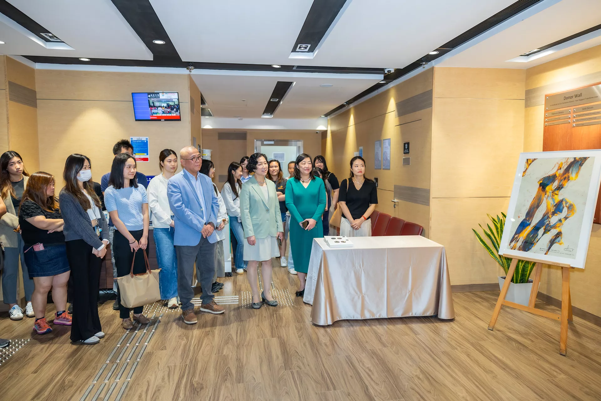 w-香港牙医学院-剪彩-15931761376447_.pic_hd.jpg