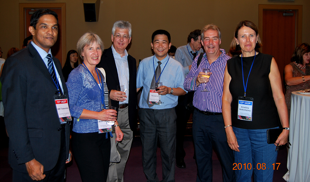7 - 2010年 与参加第15届国际口腔病理学年会（首尔 韩国）的同行一起.JPG